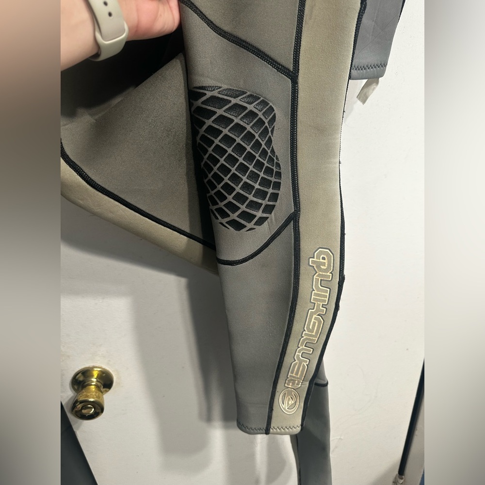 Quicksilver wetsuit - Picture 3 of 9